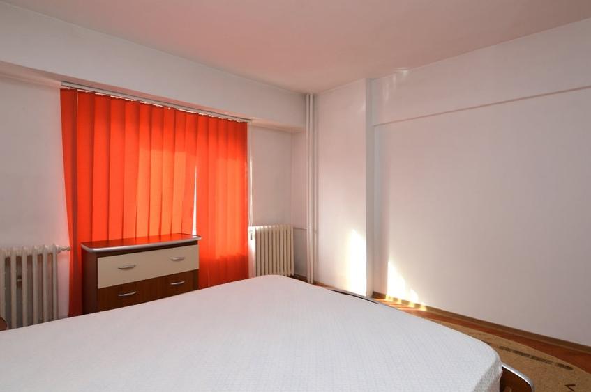 Apartament cu 4 camere decomandat, mobilat în Unirii