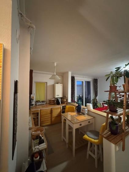 Apartament cu 3 camere semidecomandat, mobilat în Progresul — fotografia 1