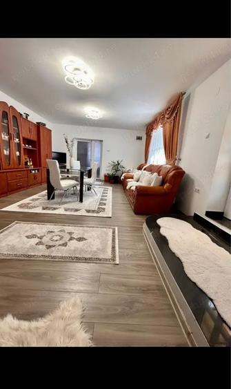 Casă cu 4 camere în Central