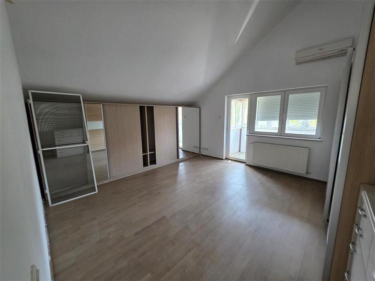 Casă individuală cu 5 camere cu Piscina în Central