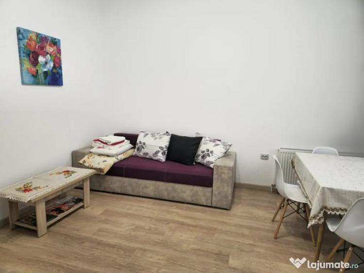 Apartament cu 2 camere, 55mp, la curte comuna, in zona Centr - 1