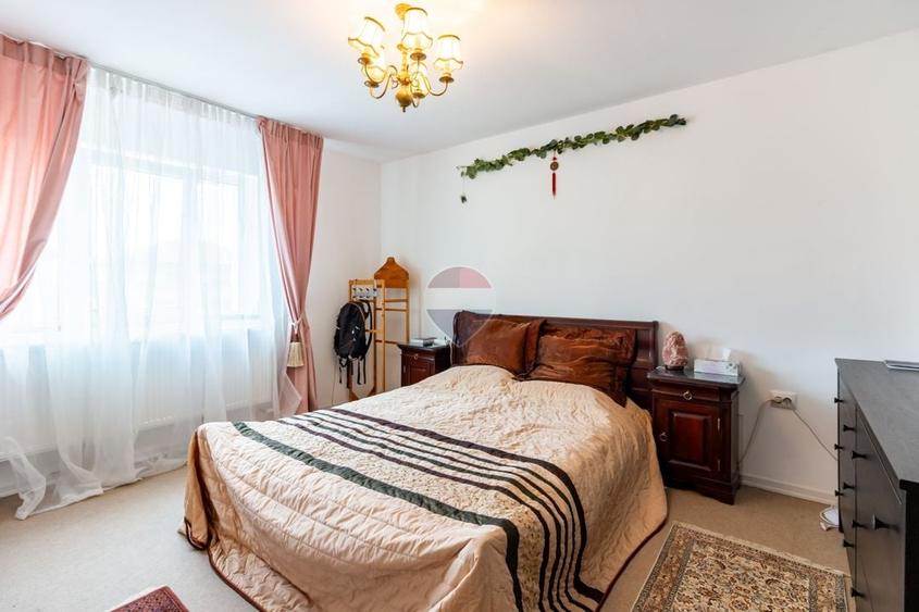 Casă individuală cu 8 camere cu Teren 476 Mp în Corbeanca