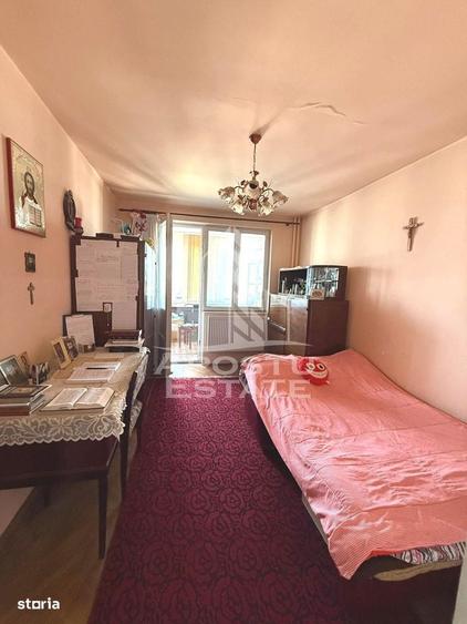 Apartament de vanzare cu 3 camere, 2 bai, 2 balcoane, zona Soarelui - 1