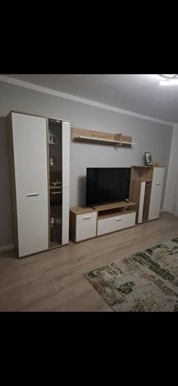 Apartament cu 3 camere decomandat în Calea București