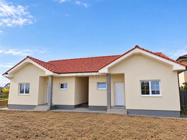 Duplex cu 3 camere cu Canalizare în Moșnița Nouă