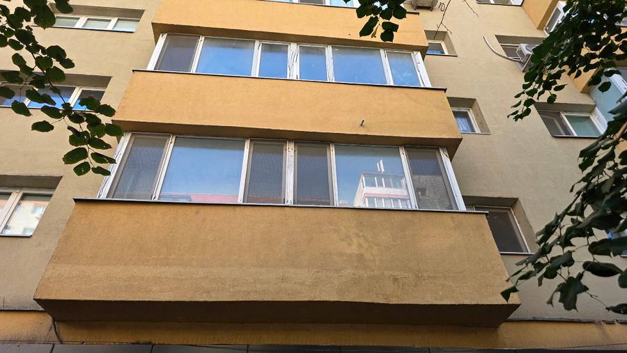 Apartament cu 4 camere decomandat în Barbu Văcărescu