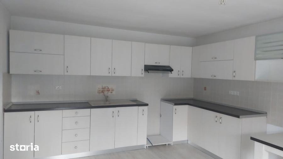 Casă cu 3 camere cu Teren 208 Mp în Moieciu