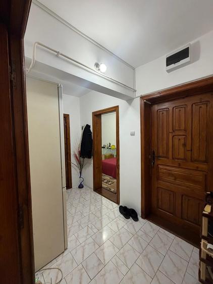 Apartament cu 3 camere decomandat în Sud