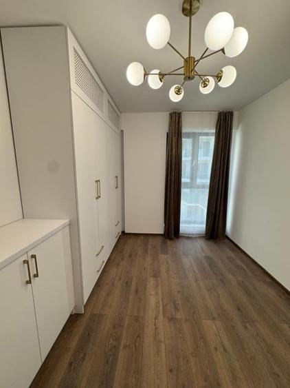 Apartament cu 3 camere semidecomandat, mobilat în Dămăroaia
