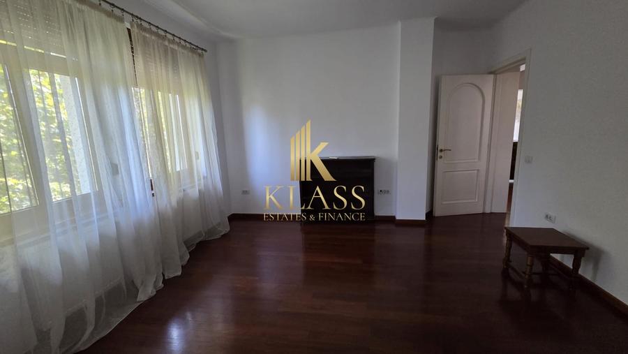 Apartament cu 4 camere decomandat, mobilat în Primăverii