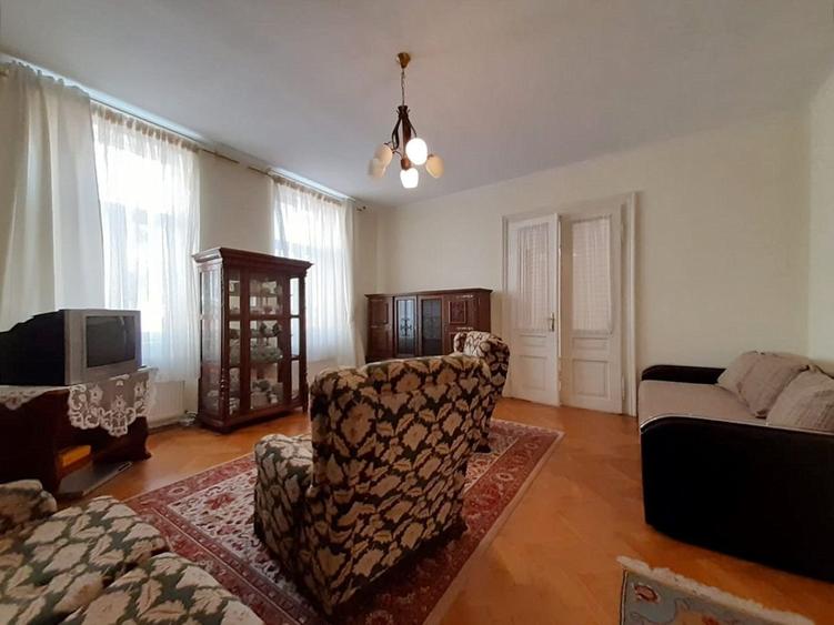 Casă individuală cu 3 camere cu Canalizare în Ultracentral