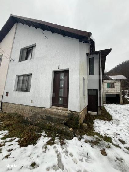 Casă cu 4 camere în După Deal