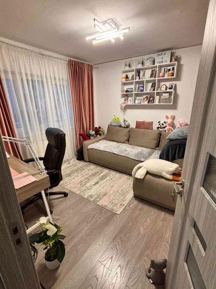 Apartament cu 3 camere decomandat în Griviței