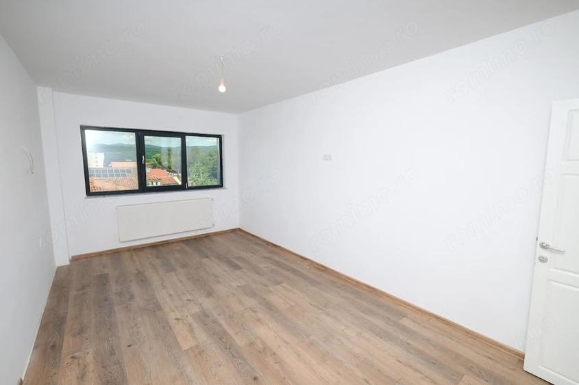 Apartament cu 3 camere decomandat în Ostroveni