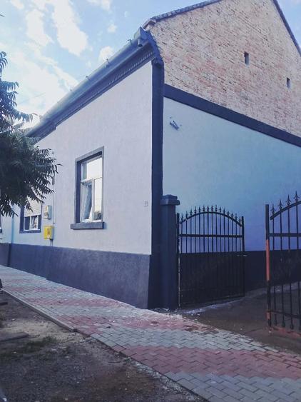 Casă cu Teren 1500 Mp în Variaș