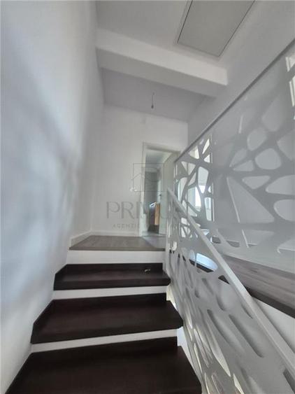 Duplex cu 5 camere cu Canalizare în Moșnița Nouă