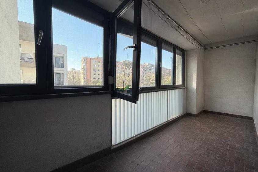 Apartament cu 3 camere semidecomandat în Iancului