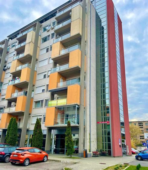 Apartament cu 3 camere decomandat în Piața Centrală