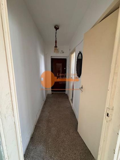 Apartament cu 3 camere semidecomandat în Iancului