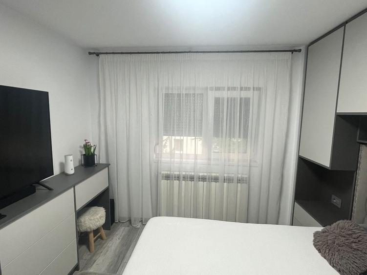 Apartament cu 3 camere semidecomandat în Ghiroda