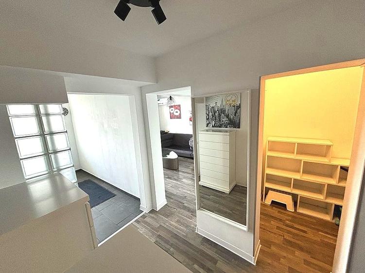 Apartament cu 3 camere semidecomandat, mobilat în Dorobanți