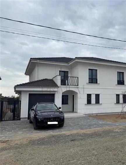 Duplex cu 5 camere cu Canalizare în Dumbrăvița