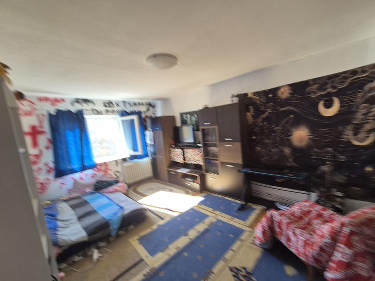 Apartament cu 4 camere decomandat în Central