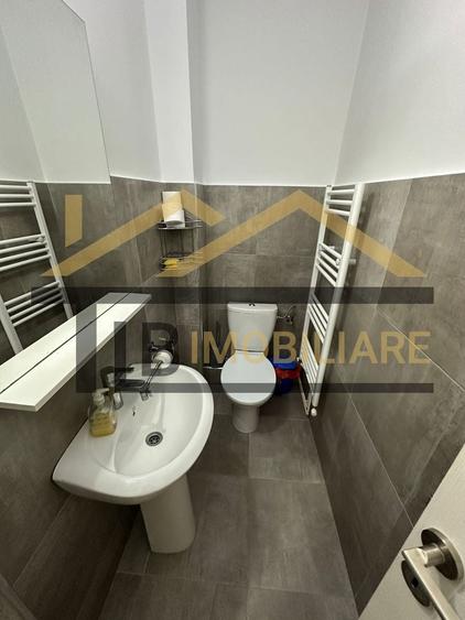 Apartament cu 3 camere decomandat în Cornișa