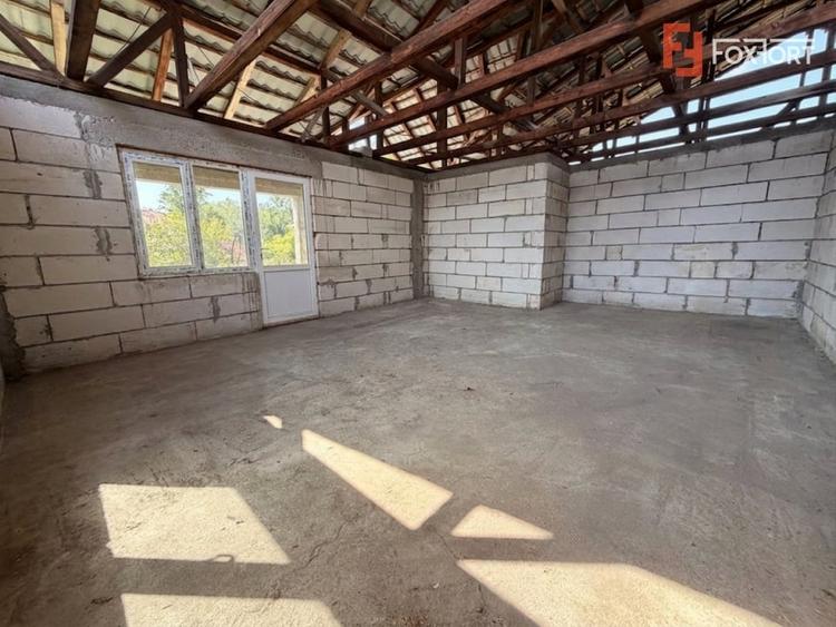 Casă individuală cu 5 camere cu Teren 6400 Mp în Covrigi