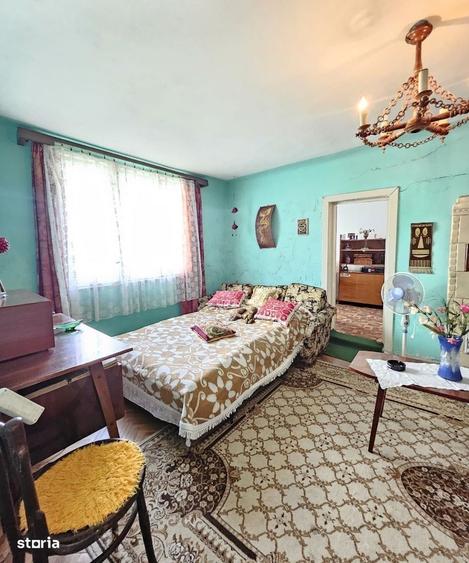 Apartament cu 4 camere semidecomandat în Central