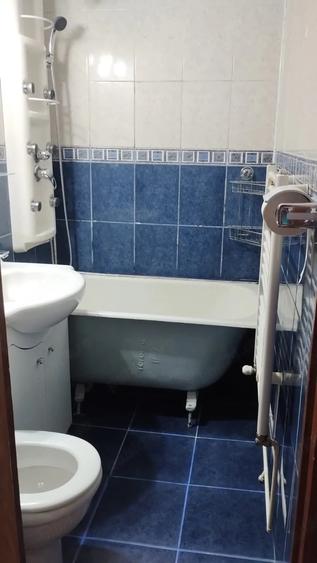 Apartament cu 3 camere semidecomandat în Florilor