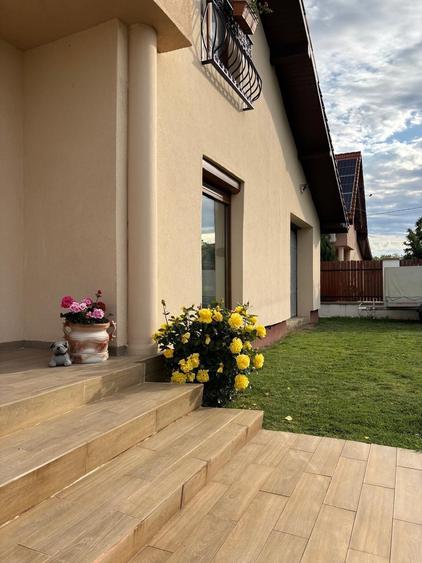 Casă cu 4 camere în Peciu Nou