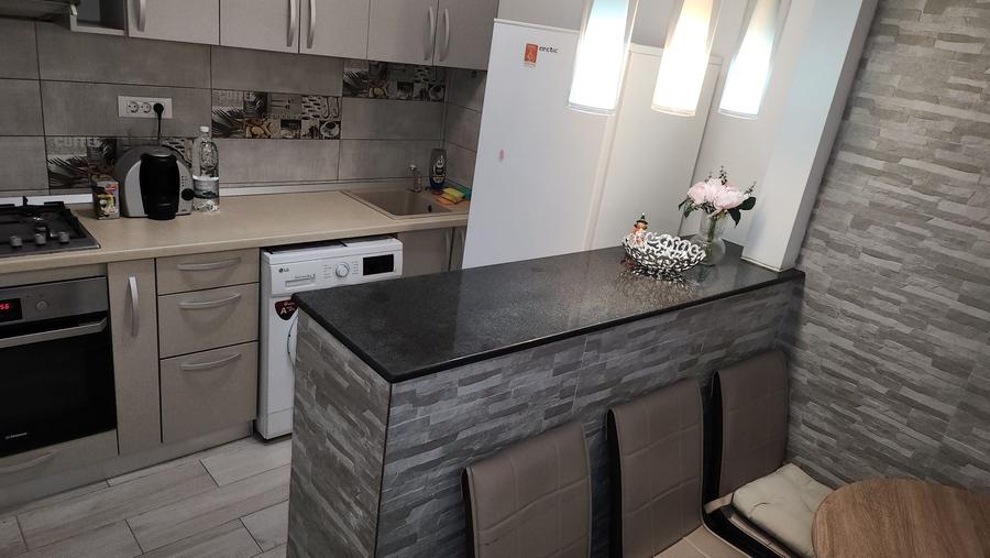 Apartament cu 2 camere decomandat în Drumul Taberei