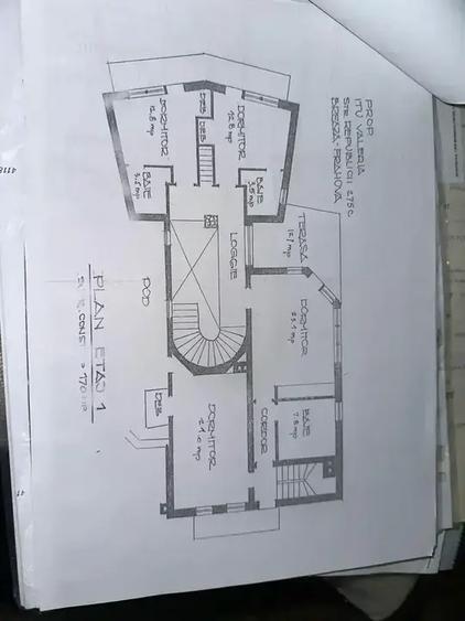Casă individuală cu 7 camere cu Canalizare în Breaza de Sus