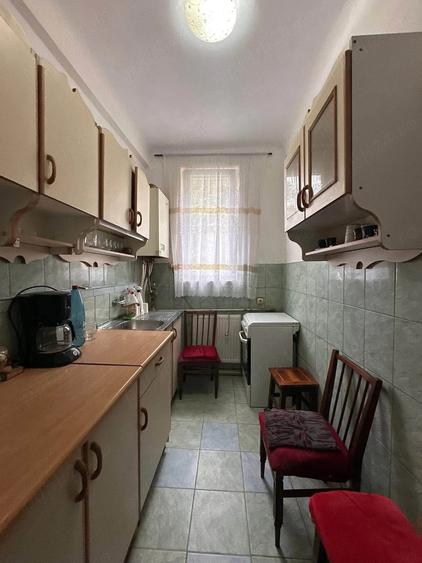 De vanzare apartament cu 2 camere, etajul 1, zona Restaurantului Bradu, 2 boxe 49000euro - 1