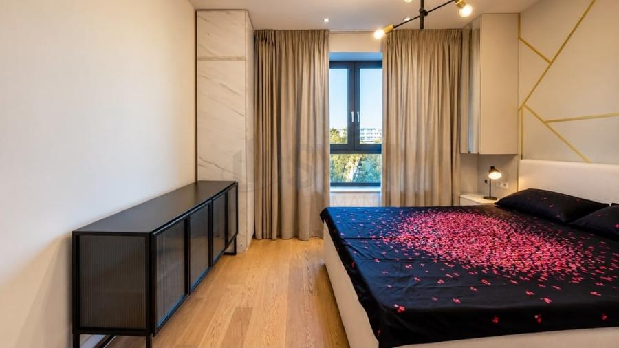 Apartament cu 3 camere decomandat în Aviației