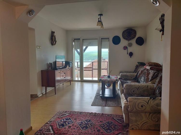 Casă cu 3 camere cu Teren 264 Mp în Hunedoara