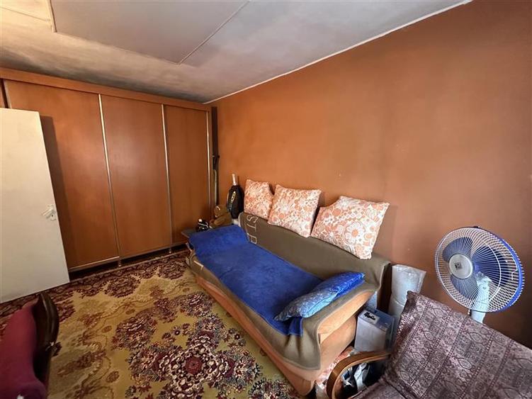Apartament cu 3 camere semidecomandat în Girocului