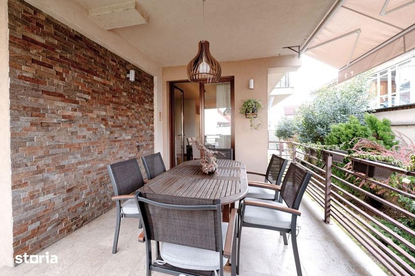 Casă cu 7 camere cu Teren 524 Mp în Central