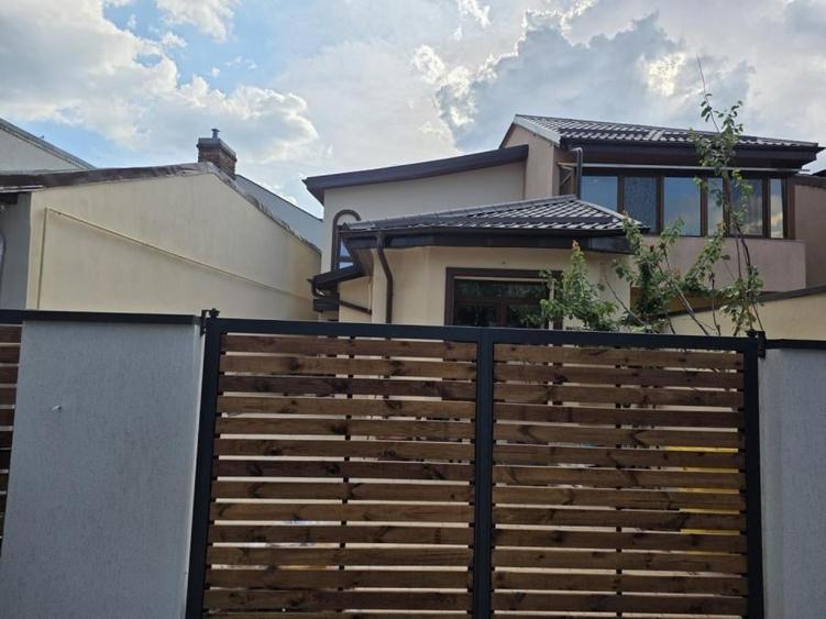 Casă cu 4 camere cu Teren 190 Mp în Mihai Bravu