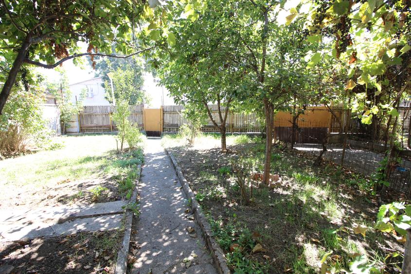 Casă cu 3 camere cu Canalizare în Central