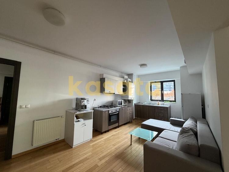 Apartament cu 3 camere semidecomandat în Barbu Văcărescu