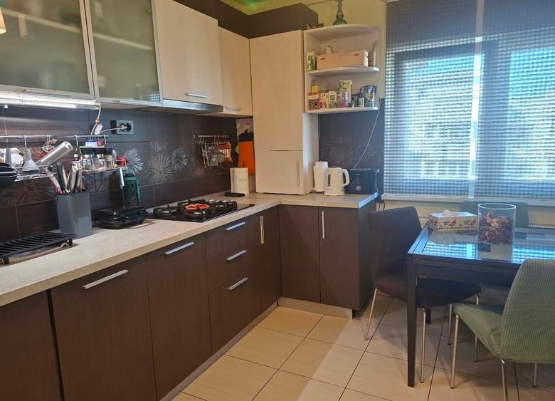 Apartament cu 4 camere în Vitan Mall