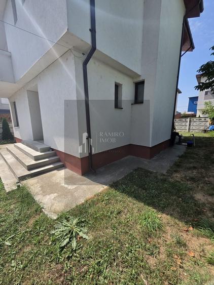 Casă individuală cu 6 camere cu Canalizare în Central