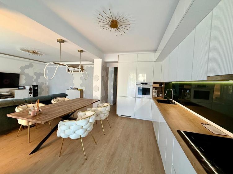Apartament cu 3 camere decomandat, mobilat în Iancu Nicolae
