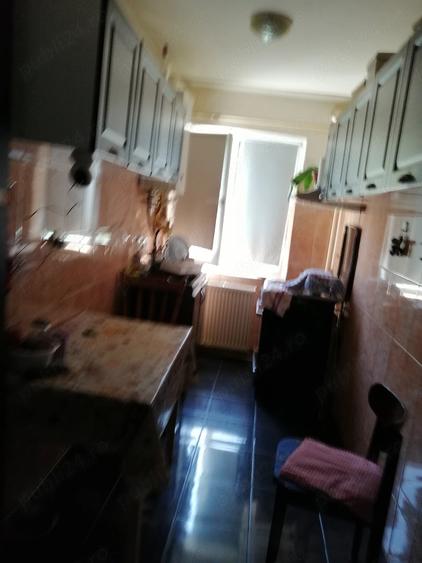 Apartament cu 3 camere semidecomandat în Moroasa 2