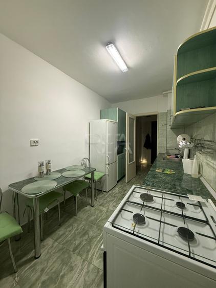 Apartament cu 3 camere semidecomandat, mobilat în Basarabia