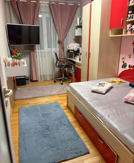Apartament cu 3 camere decomandat în Preajba Mare