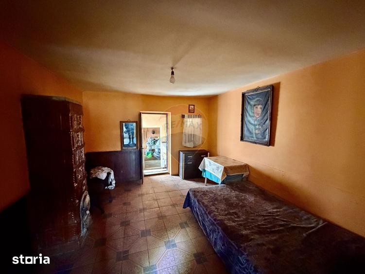 Casă cu 4 camere cu Teren 7727 Mp în Cârligele