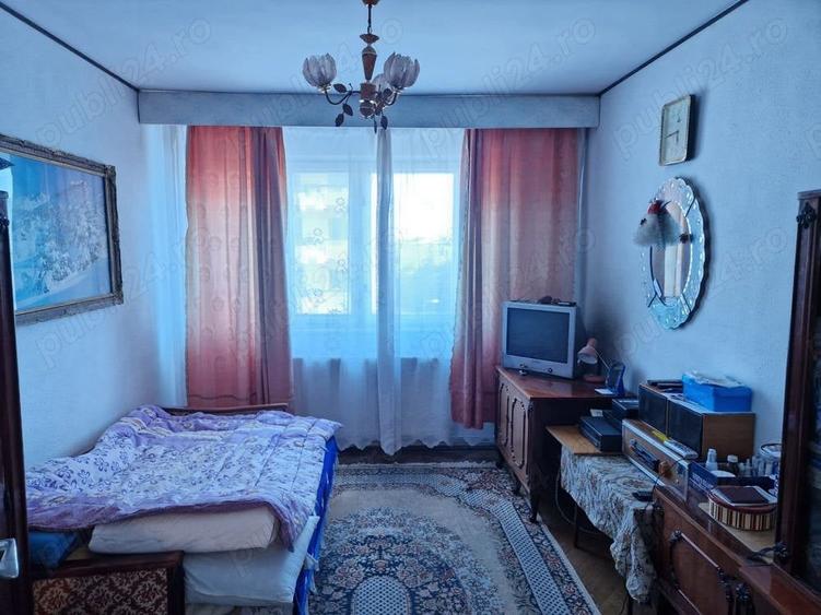 Apartament cu 3 camere decomandat în Drăgășani
